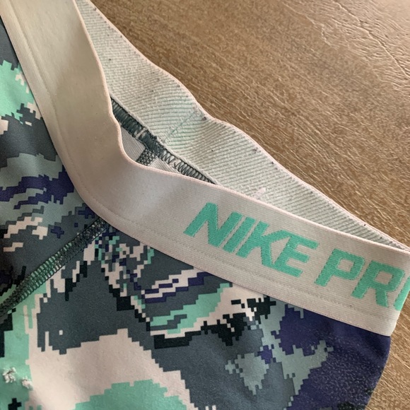 Girls Nike-Pro Leggings - Picture 6 of 6